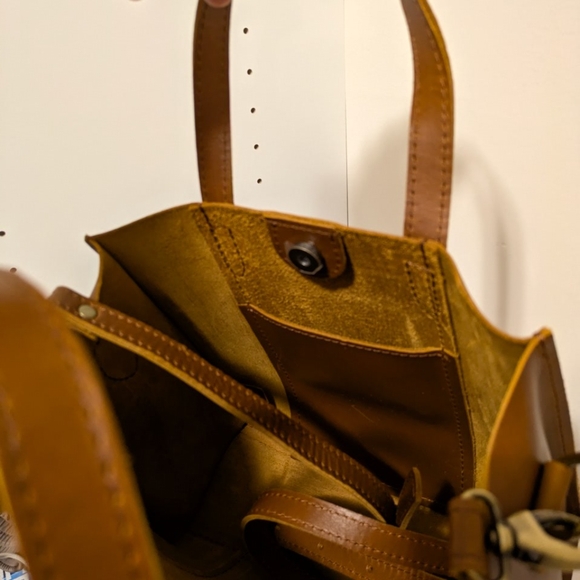 NWT Portland Leather Goods Lola Crossbody Tote - Honey - Picture 5 of 8